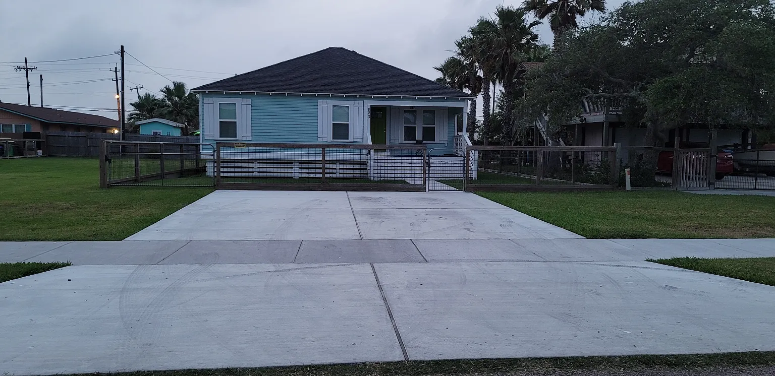 823 S Live Oak St — Photo 2