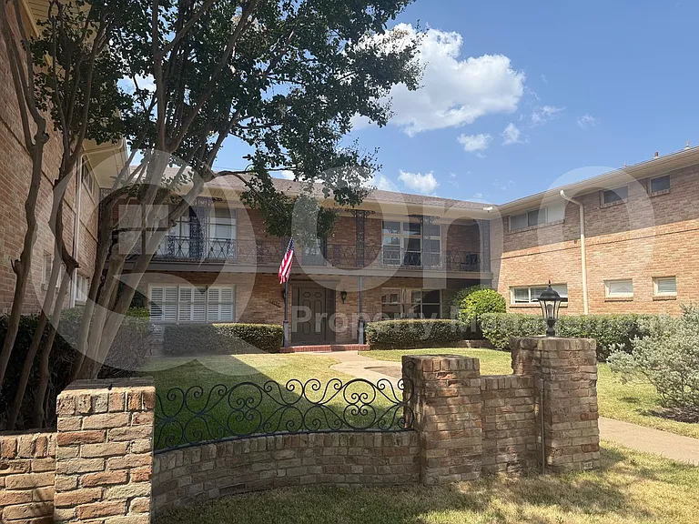 6127 Bandera Ave #B — Photo 3