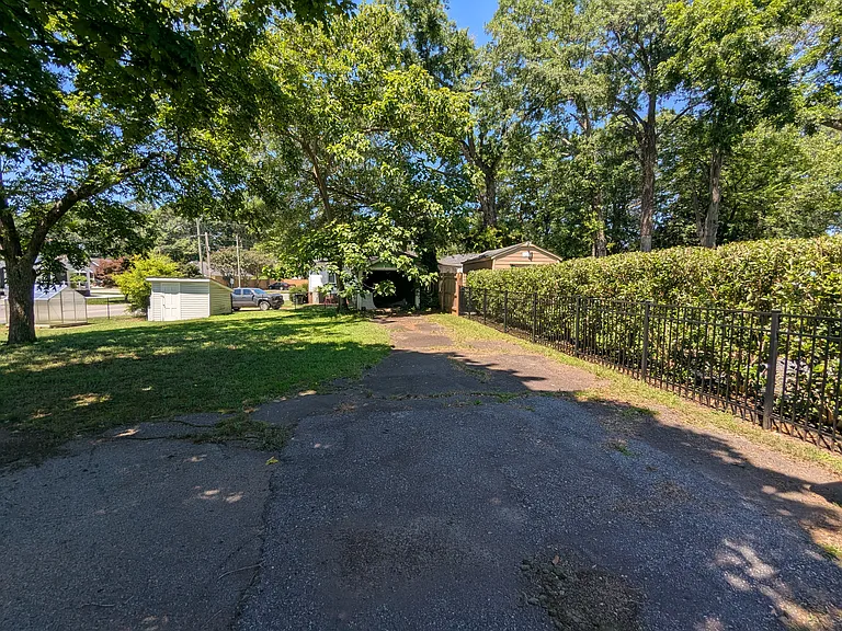 516 Trade St — Photo 20