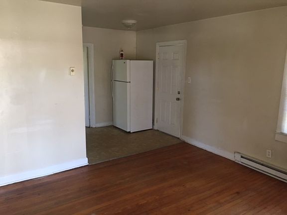 2nd image of 9 E Laburnum Ave