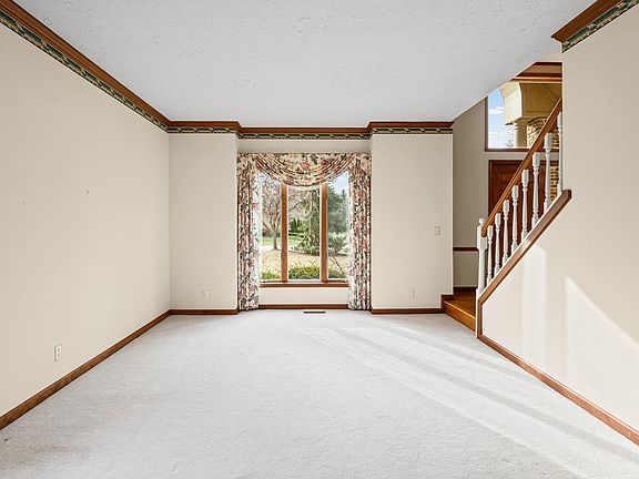 4th image of 3933 Deerpath Pl