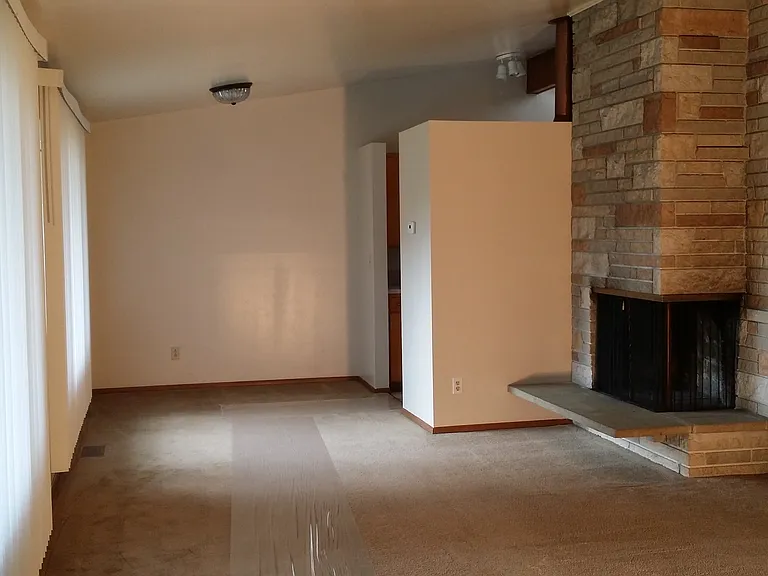 Living Room (Note: Fireplace not available for use.)