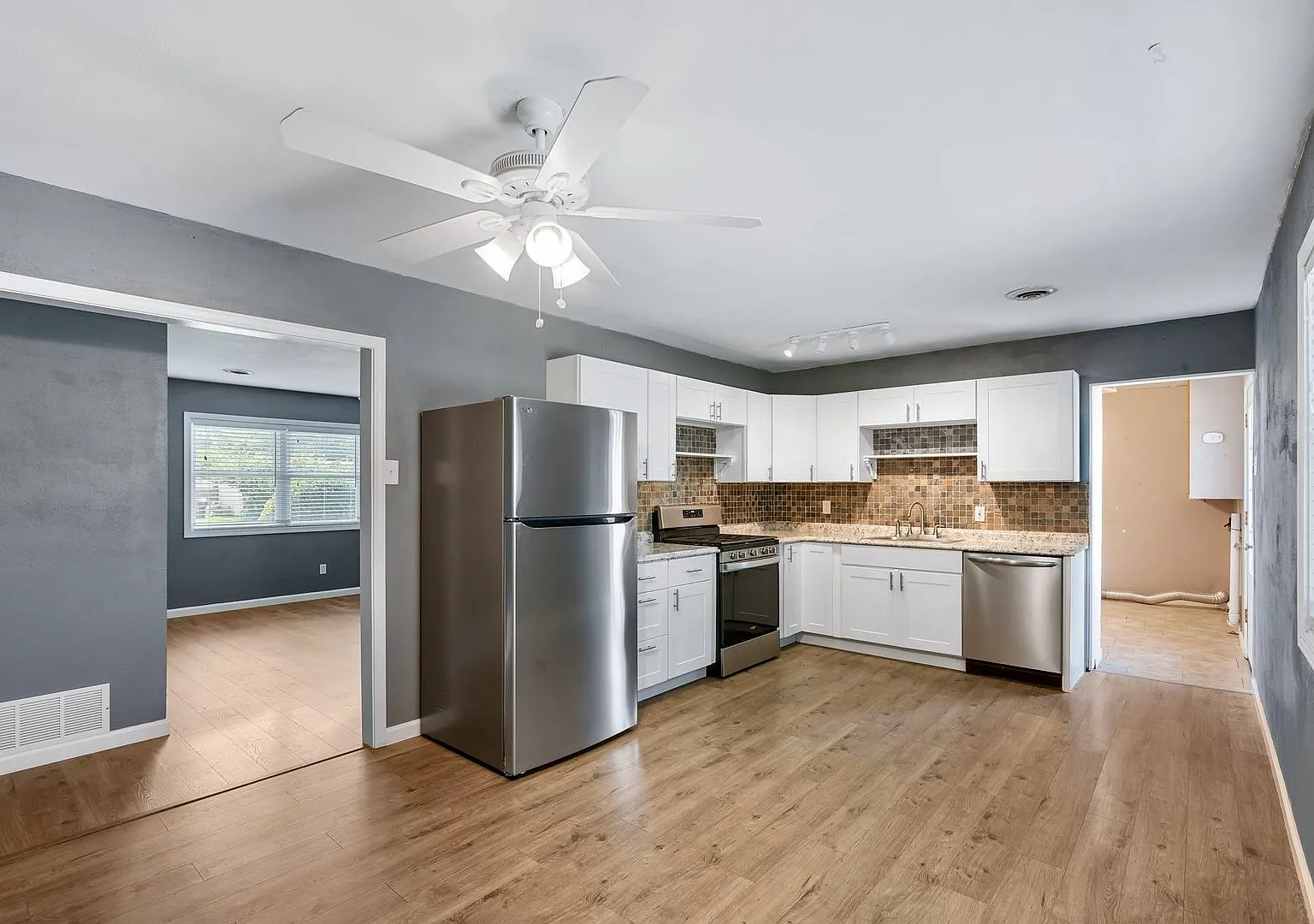 3 bed, 1272 sqft, $1,495 — Photo 1