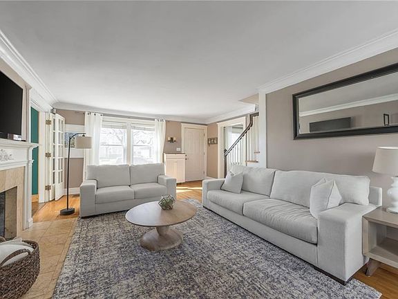 5th image of 4927 Bell St