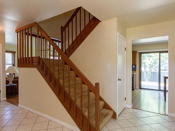 4th image of 238 Amberwood Ct #2