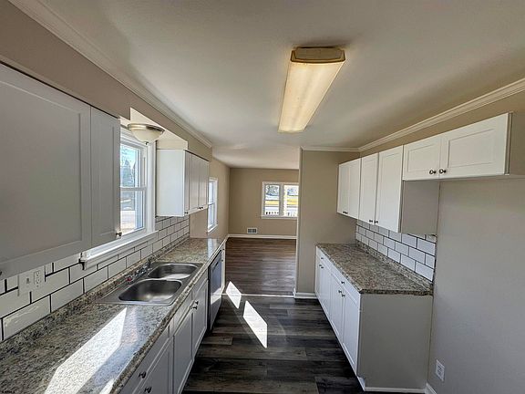 4th image of 28 Magnolia Pl