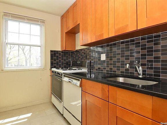 5th image of 22439B 64th Ave