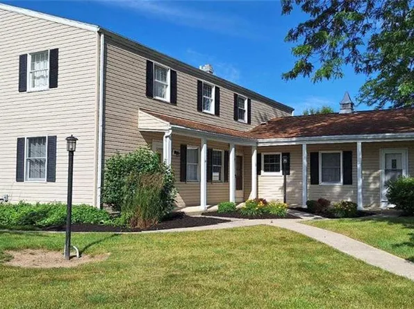 160 Quail Rd APT 54, Perrysburg, OH 43551