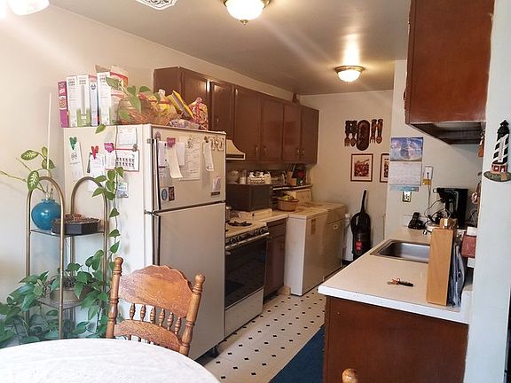 3rd image of 1275 Prairie Ave Unit C
