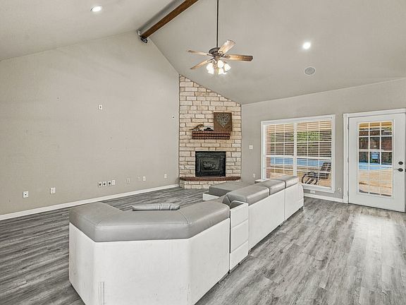 4th image of 1466 Oakwood Dr