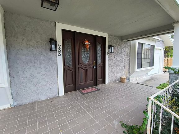 2nd image of 733 E Harris Ave