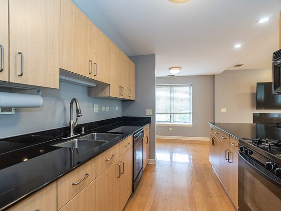 5th image of 865 E 22nd St APT 302