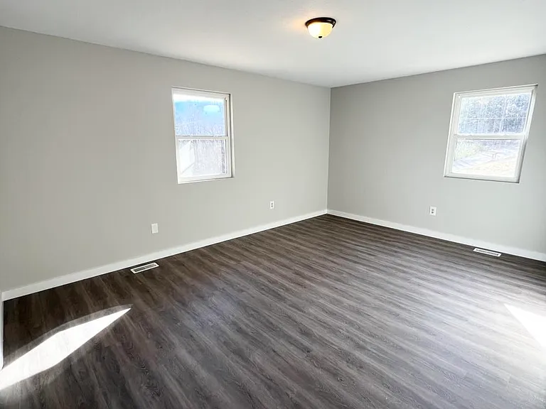 1332 Huger St — Photo 7