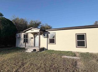 303 N 8th St, Comanche, OK 73529