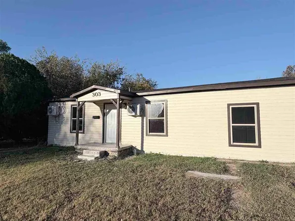 303 N 8th St, Comanche, OK 73529