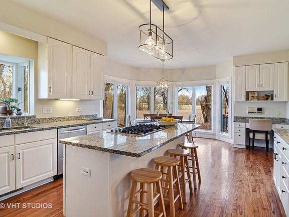 5th image of 4736 Wellington Dr