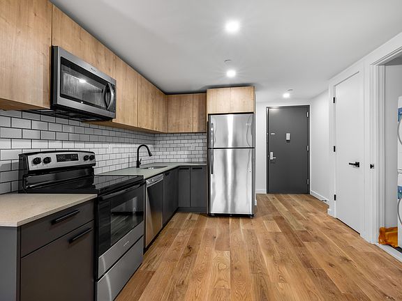 3rd image of 336 E 112th St #520