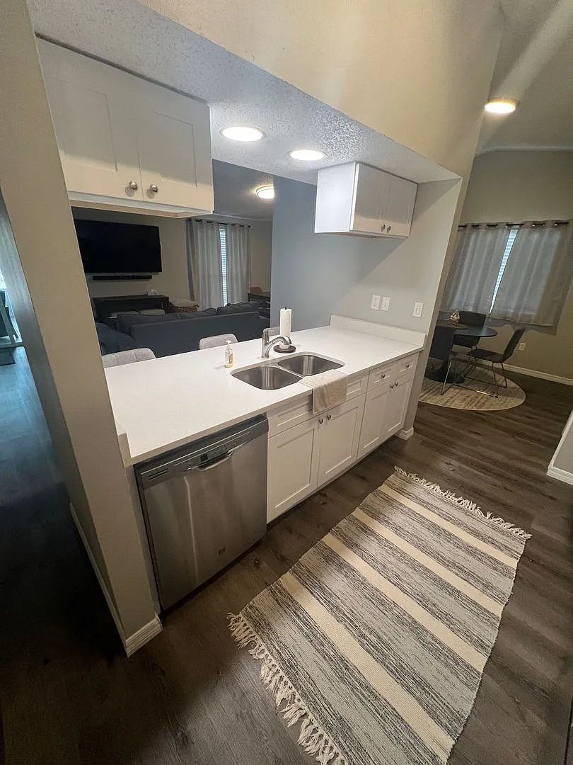 552 Hammock Drive — Photo 4