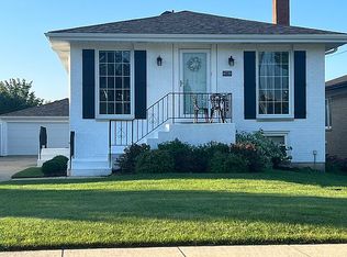 8739 W Sunset Rd, Niles, IL 60714