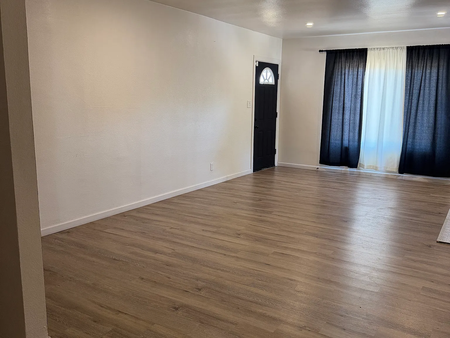 3 bed, 1011 sqft, $3,500 — Photo 2