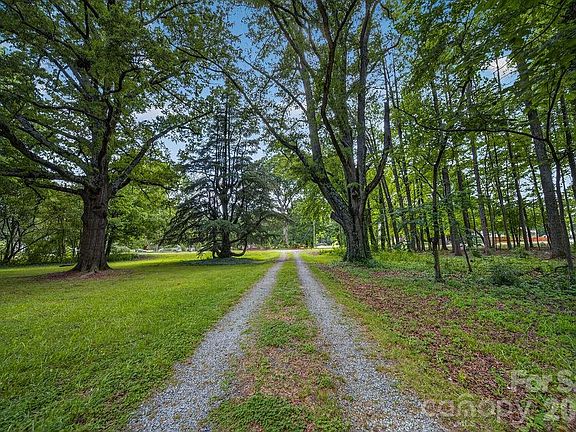 4th image of 1822 W Sugar Creek Rd