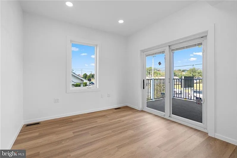 Studio, 1000 sqft, $2,600 — Photo 4