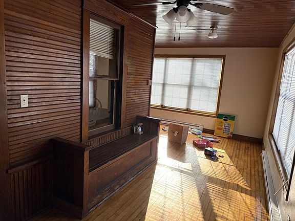 2nd image of 304 S Main St