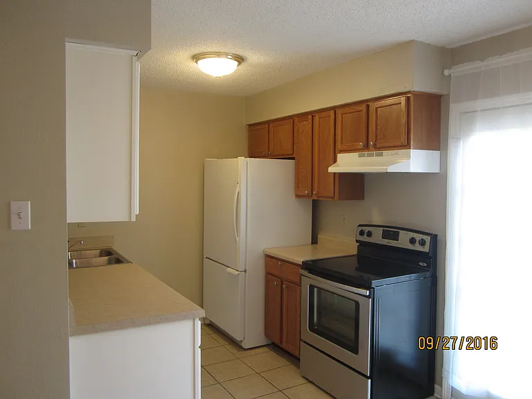 631 Cedarwood Dr — Photo 5