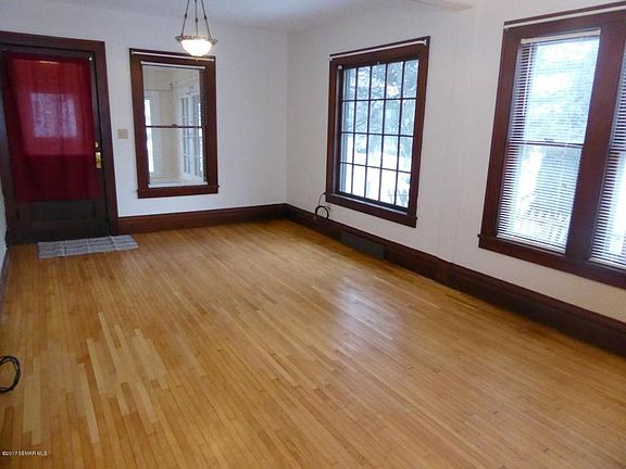 3rd image of 427 W Bridge St