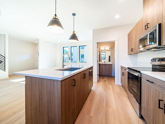 5th image of 371 NW 19th St #101