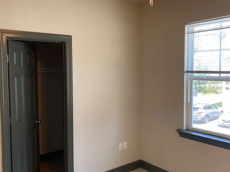1805 Bellevue Way — Photo 21