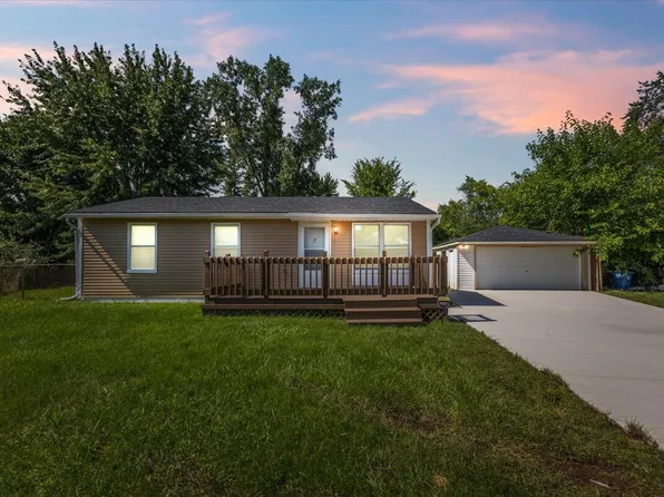 2148 Champagne Dr, Ann Arbor, MI 48108