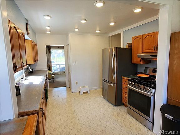 5th image of 5801 Lombard Ave