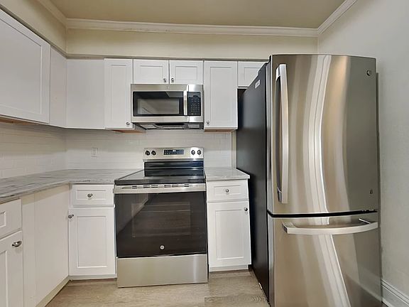 3rd image of 803 Meadow Creek Dr #0