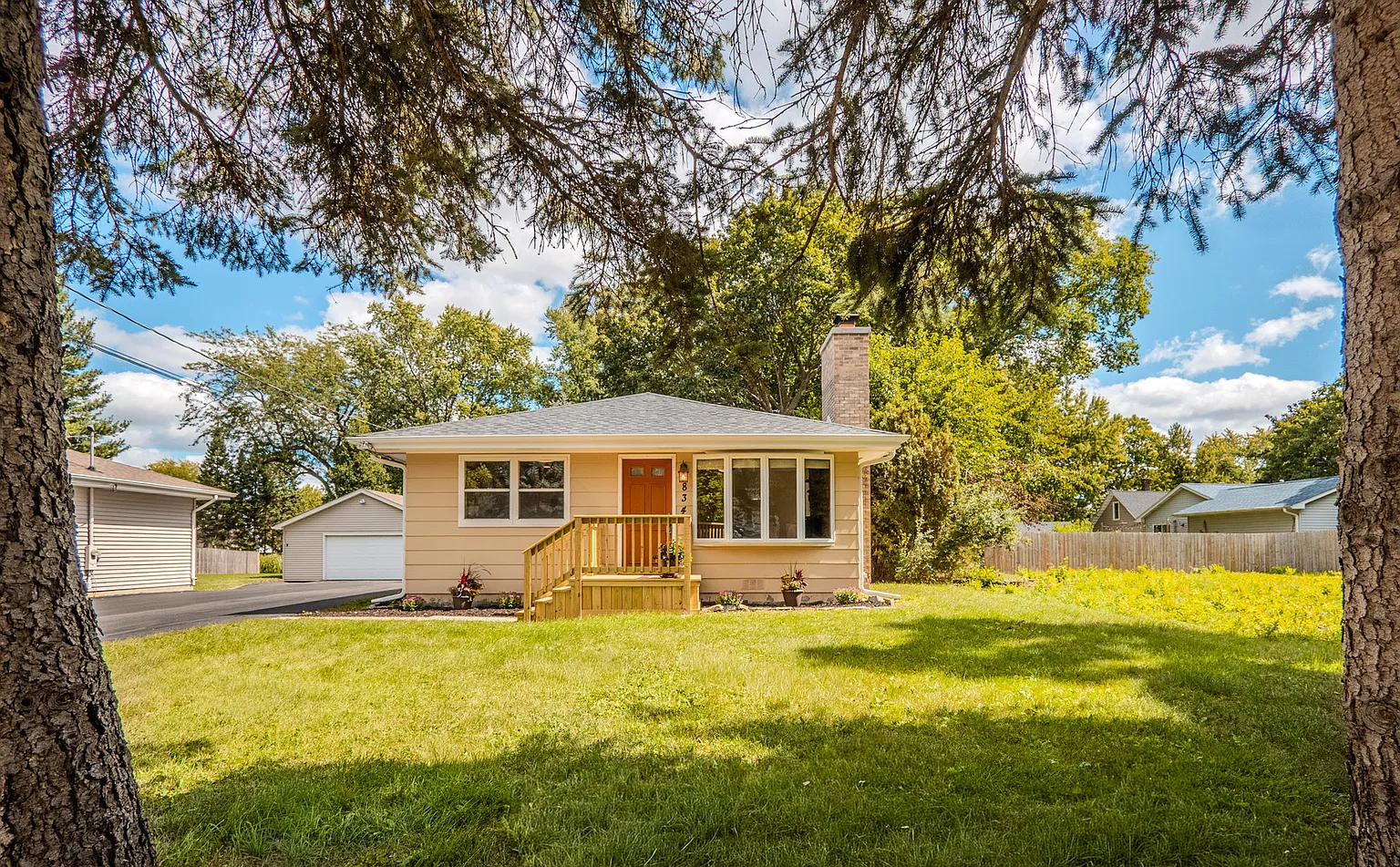 834 N Van Buren St photo 1