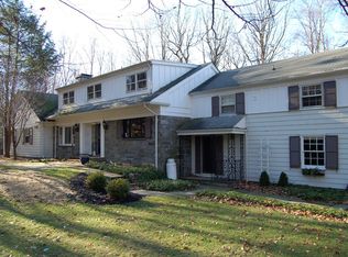 2 Shore Drive Ter, Kinnelon, NJ 07405