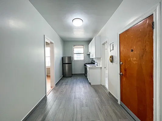 Rented by Realty 2000 Corp | media 4