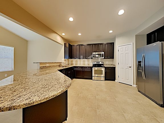 3rd image of 728 Gloucester Ln
