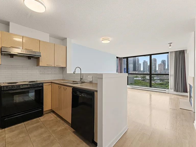 4888 Hazel St #902 — Photo 17