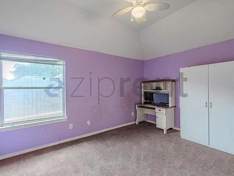 14911 Oxford Way — Photo 32