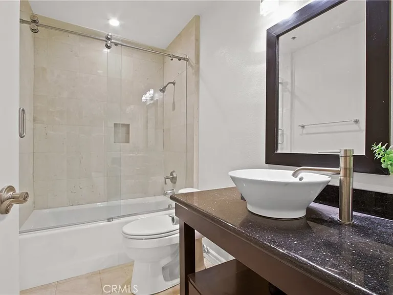 121 S Hope St #318 — Photo 10