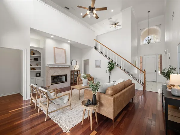 1406 Merion Dr, Mansfield, TX 76063