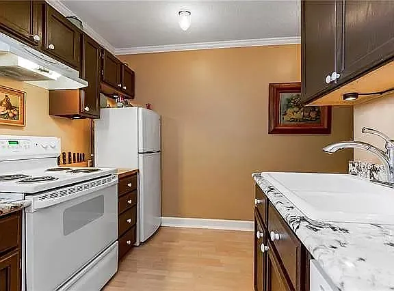 4938 Forest Ave — Photo 13