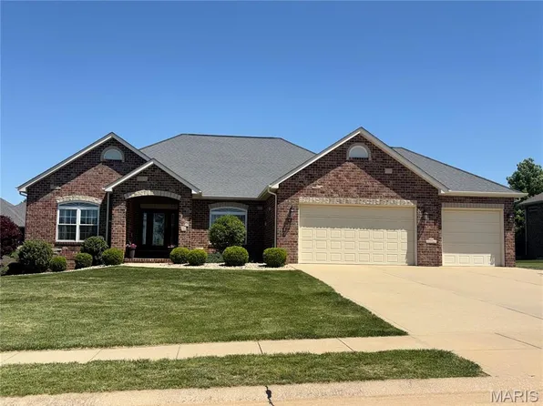 1508 Shadow Rdg, Columbia, IL 62236