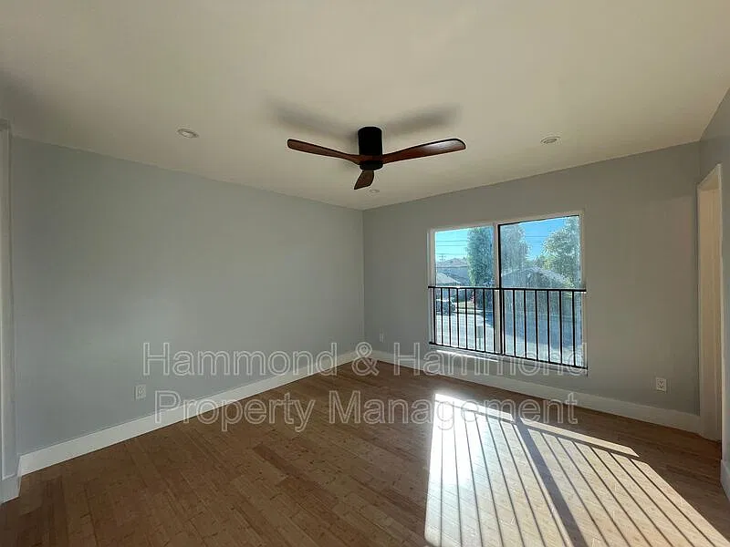 2 bed, 1.5 bath, $2,800 — Photo 2