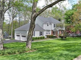 18 Walnut Cir, Basking Ridge, NJ 07920