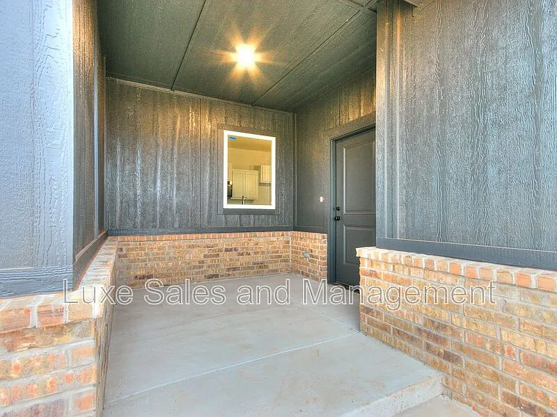 Building Photo - 8024 NW 110th Dr
