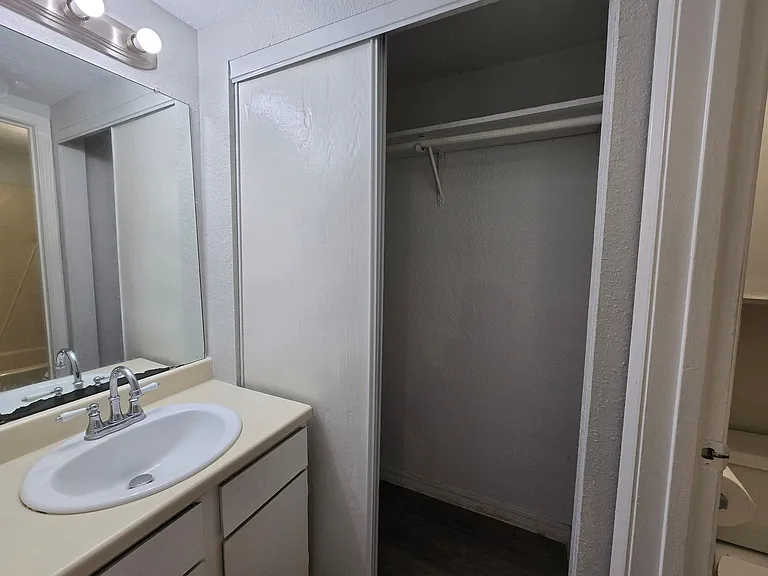 513 S Park Dr — Photo 21
