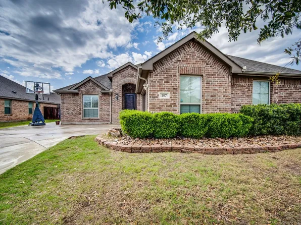 107 Cambridge St, Waxahachie, TX 75165