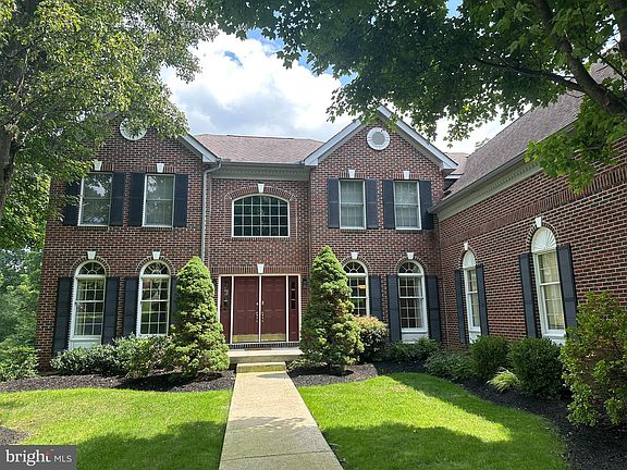 3rd image of 125 Shelbourne Ln